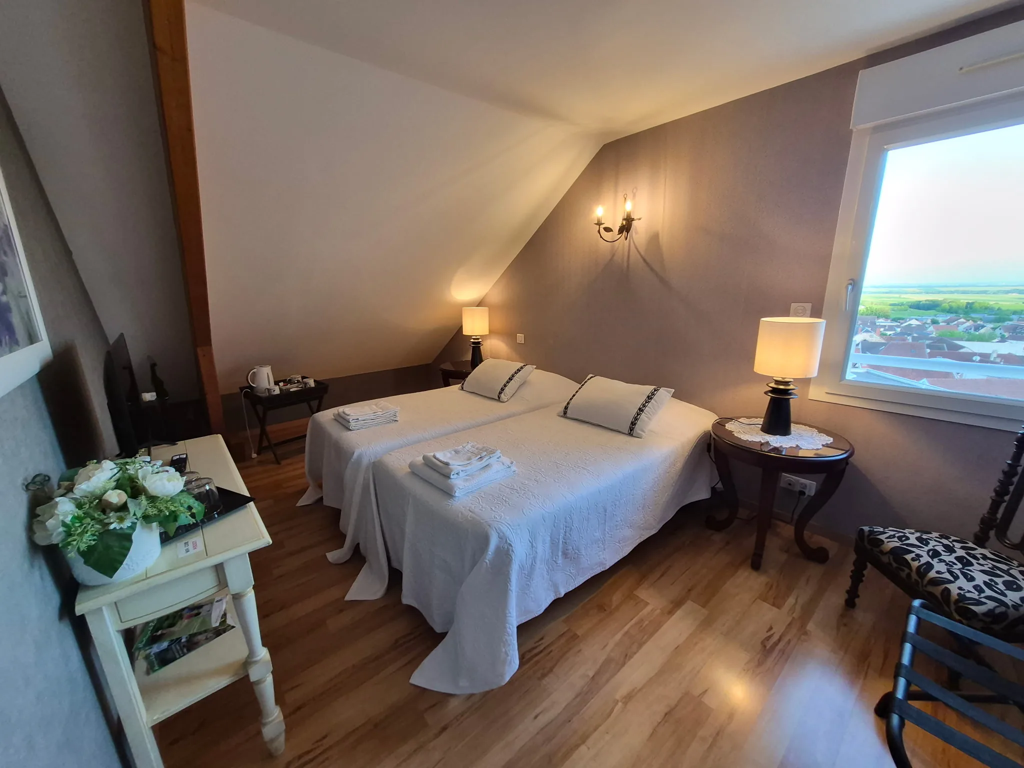 Chambre d'hôtes familiale en Champagne, Suite familiale Le Pré en Bulles, hébergement famille Montagne de Reims à Trépail entre Reims et Épernay