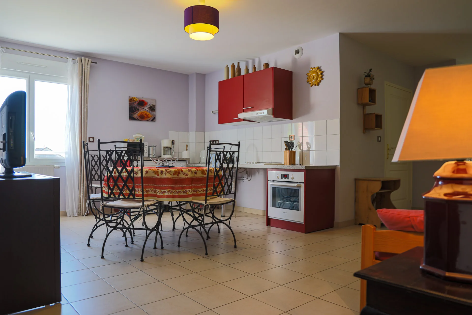 Cuisine équipée du gîte La Berquillotte – gîte accessible avec cuisine Montagne de Reims, Pré en Bulles