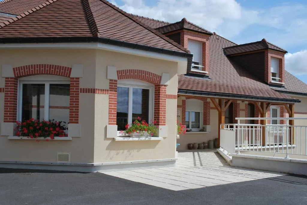 Façade fleurie des gîtes Pré en Bulles – hébergement de charme route du Champagne, Trépail Montagne de Reims