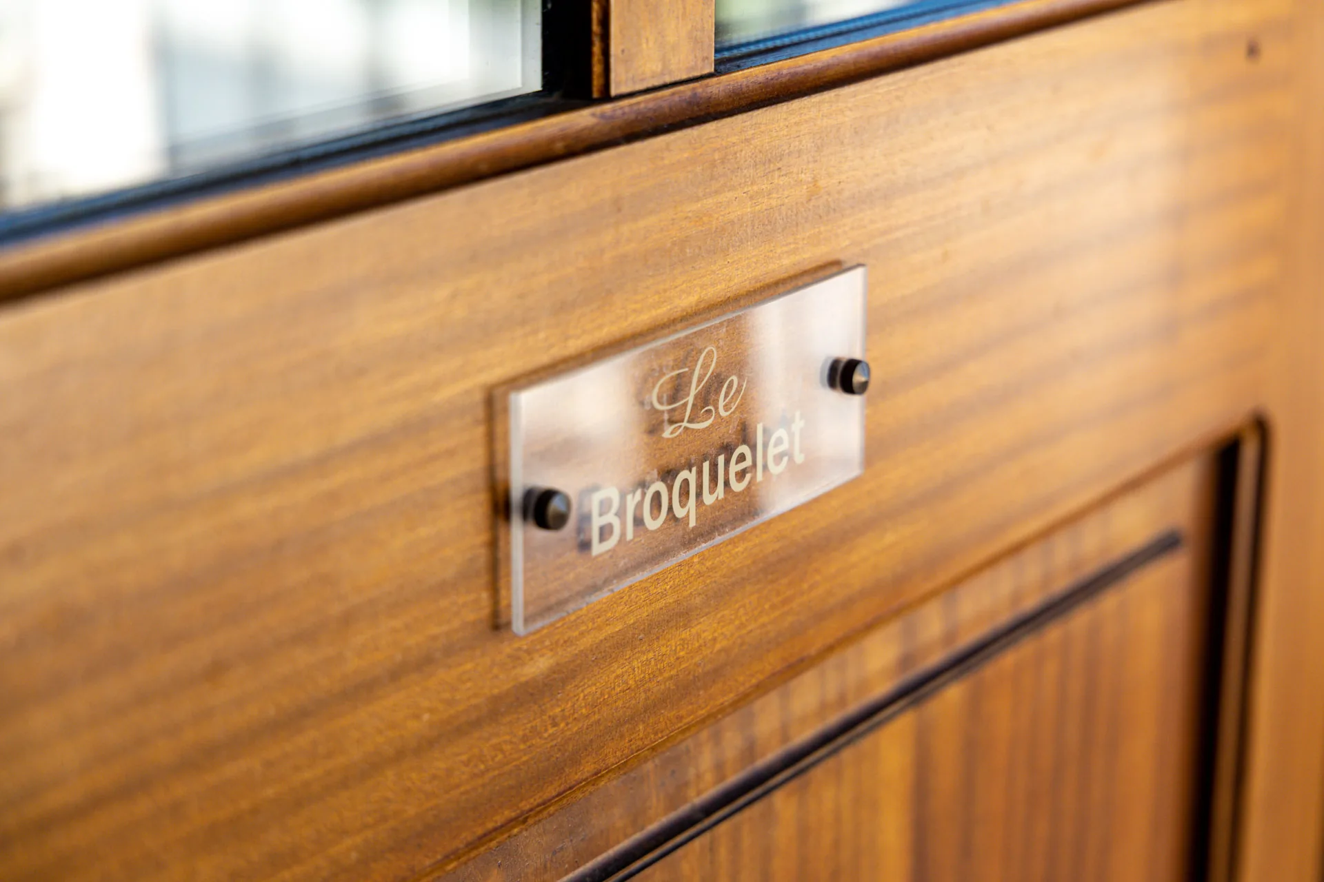 Entrée du gîte Le Broquelet – hébergement de charme Trépail, route du Champagne, Pré en Bulles Montagne de Reims