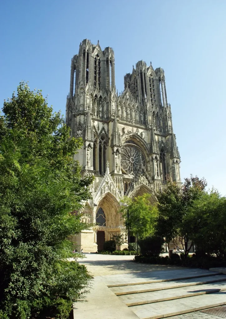 Cathédrale Notre-Dame de Reims et sa rosace gothique, visite incontournable du tourisme en Champagne